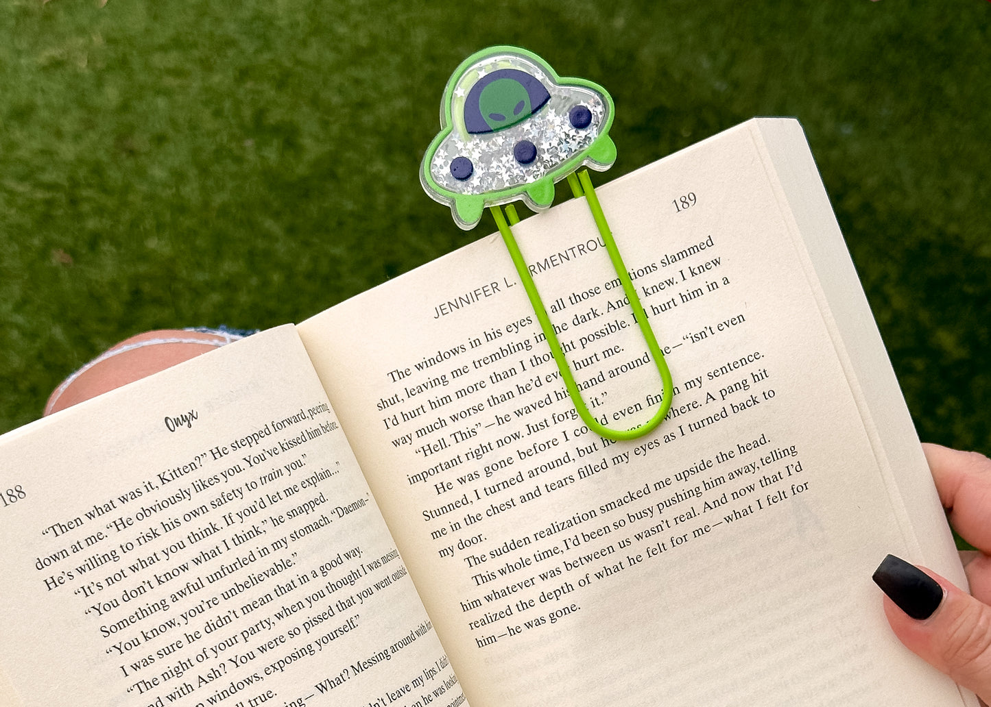 Alien In UFO Shaker Jumbo Paperclip/Bookmark